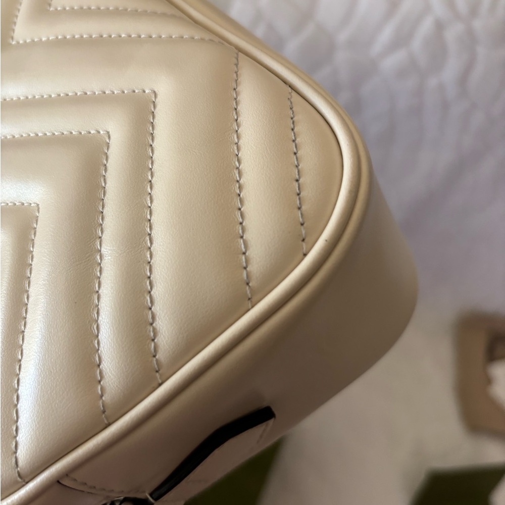 Gucci GG Marmont Small Camera Bag - Picture 14 of 16